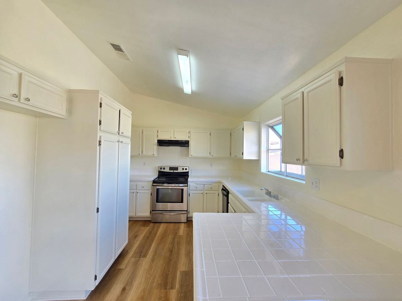 8319 Charles Pl - Photo 4 of 28