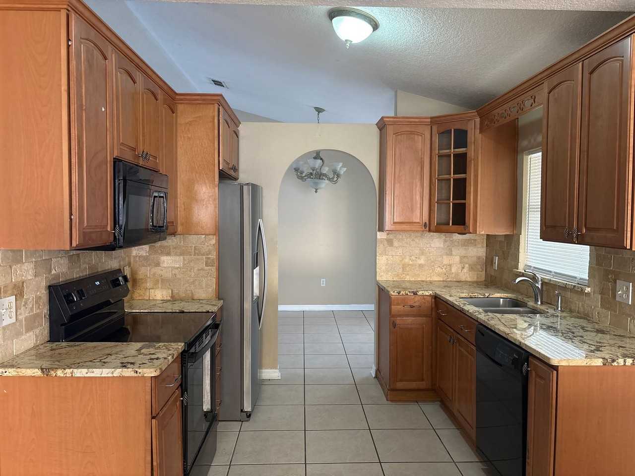 1915 Peridot Cir - Photo 5 of 12