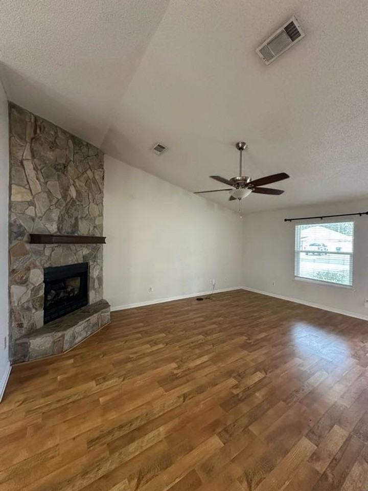 130 Lakeside Dr - Photo 3 of 17