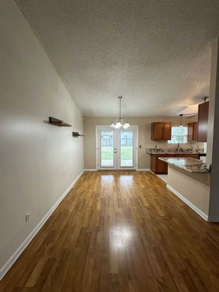 130 Lakeside Dr - Photo 4 of 17