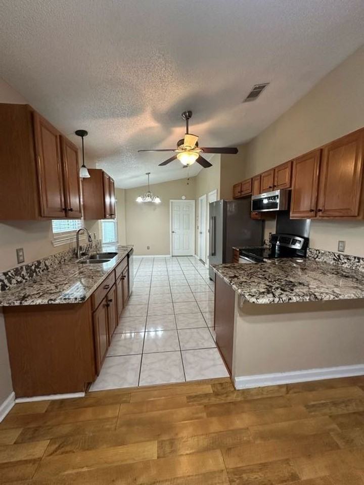 130 Lakeside Dr - Photo 5 of 17