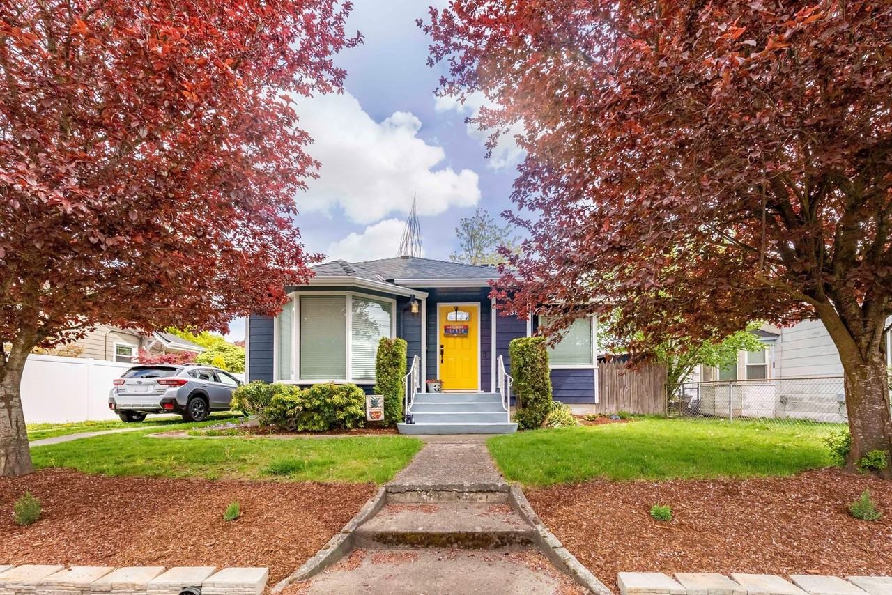 1138 Rainier Ave - Photo 2 of 16