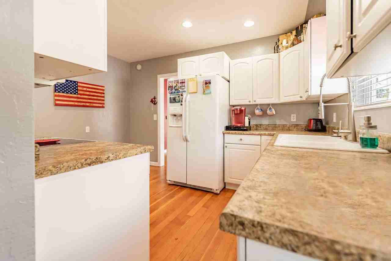 1138 Rainier Ave - Photo 6 of 16