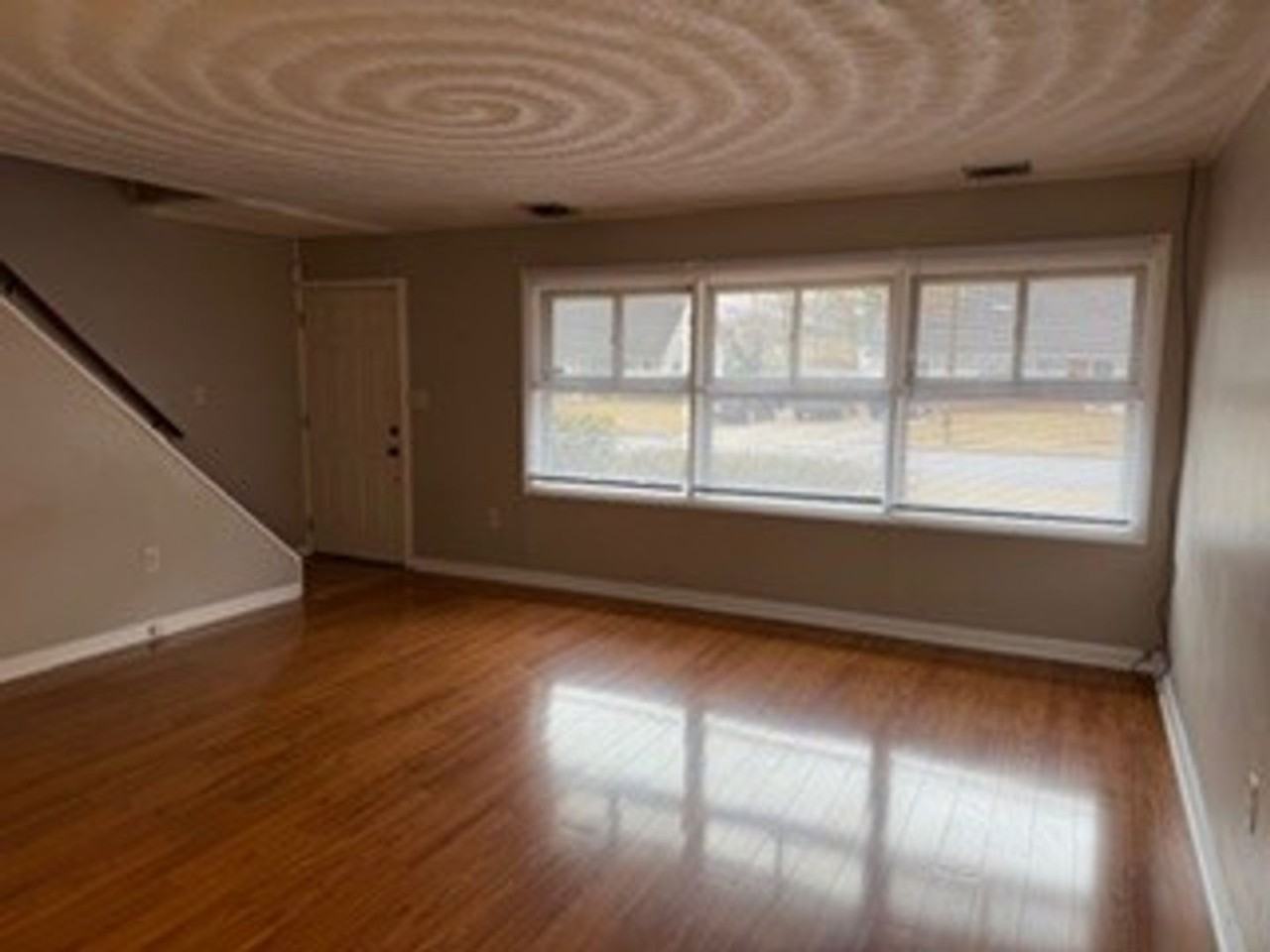 1820 Hartford Dr - Photo 3 of 29