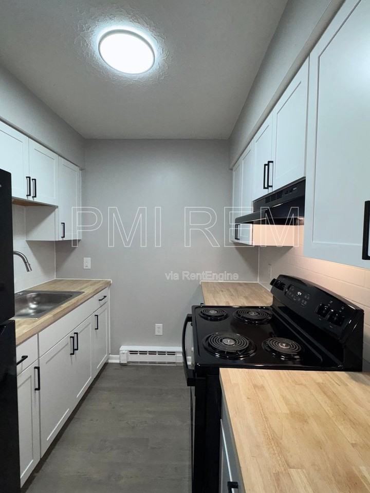 2046 W Market St - Photo 2 of 20