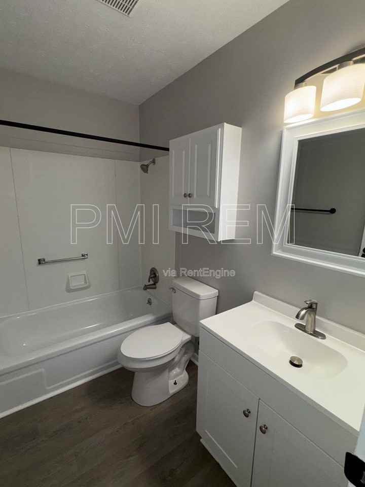 2046 W Market St - Photo 3 of 20