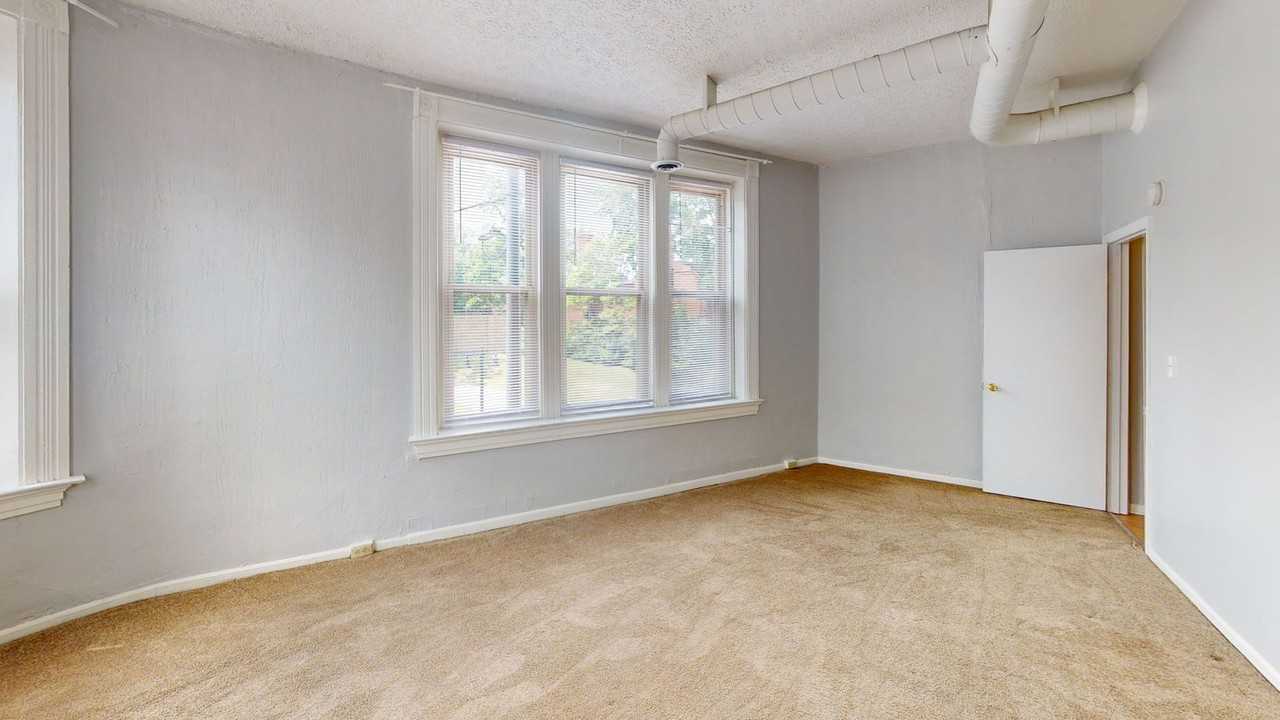 1506 William Howard Taft Rd #5 - Photo 7 of 11