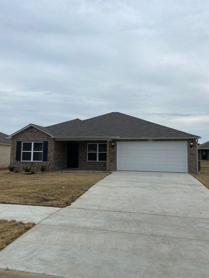 1725 Ryder St - Photo 3 of 20