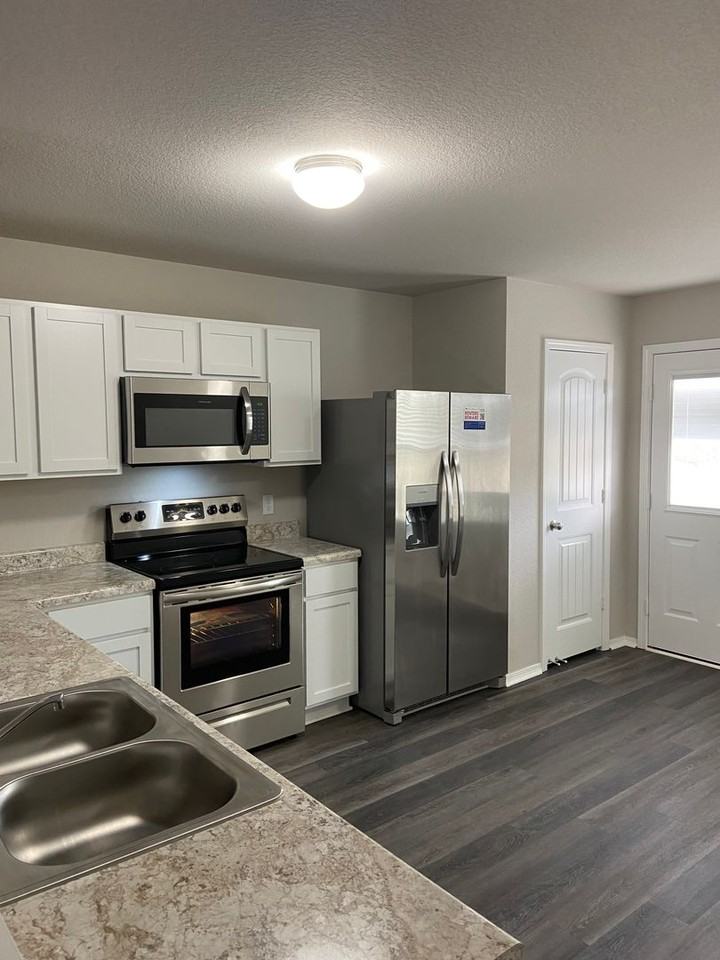 1725 Ryder St - Photo 6 of 20