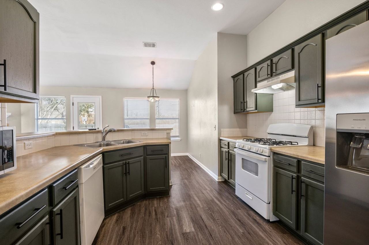 109 Fistral Dr - Photo 5 of 15