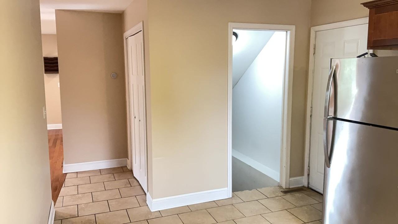 949 Saint Anthony Ave - Photo 2 of 21