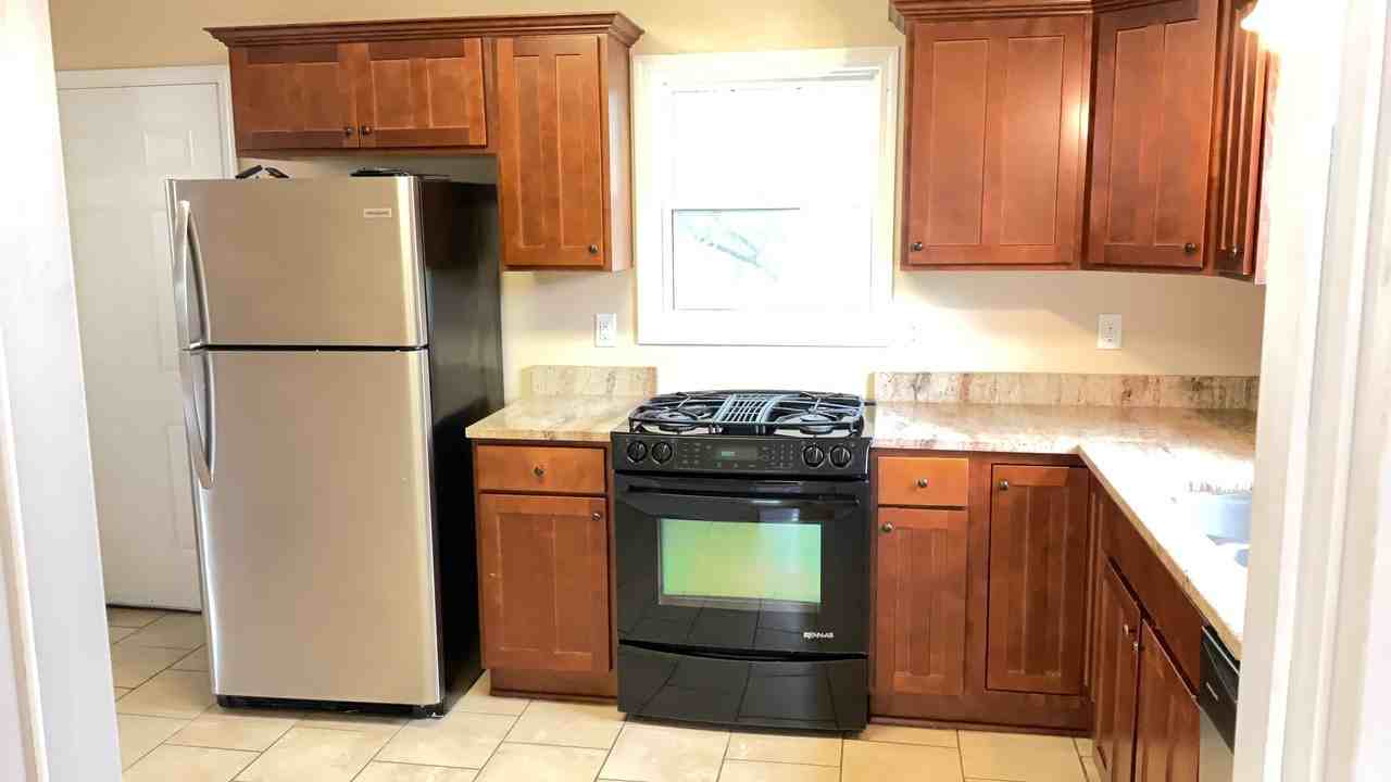 949 Saint Anthony Ave - Photo 3 of 21