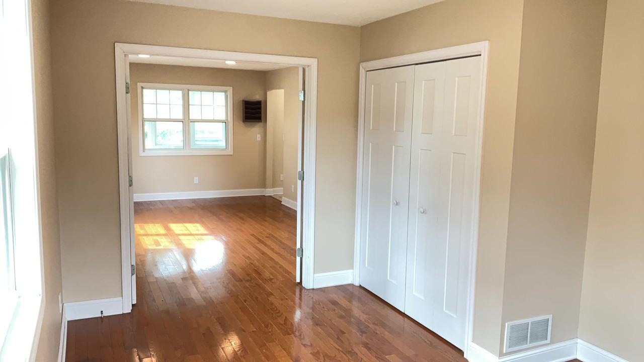 949 Saint Anthony Ave - Photo 4 of 21