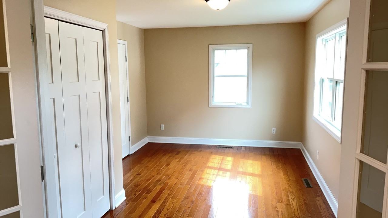 949 Saint Anthony Ave - Photo 5 of 21