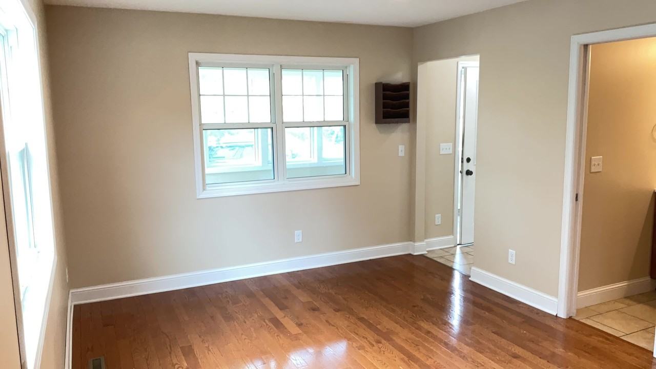 949 Saint Anthony Ave - Photo 7 of 21