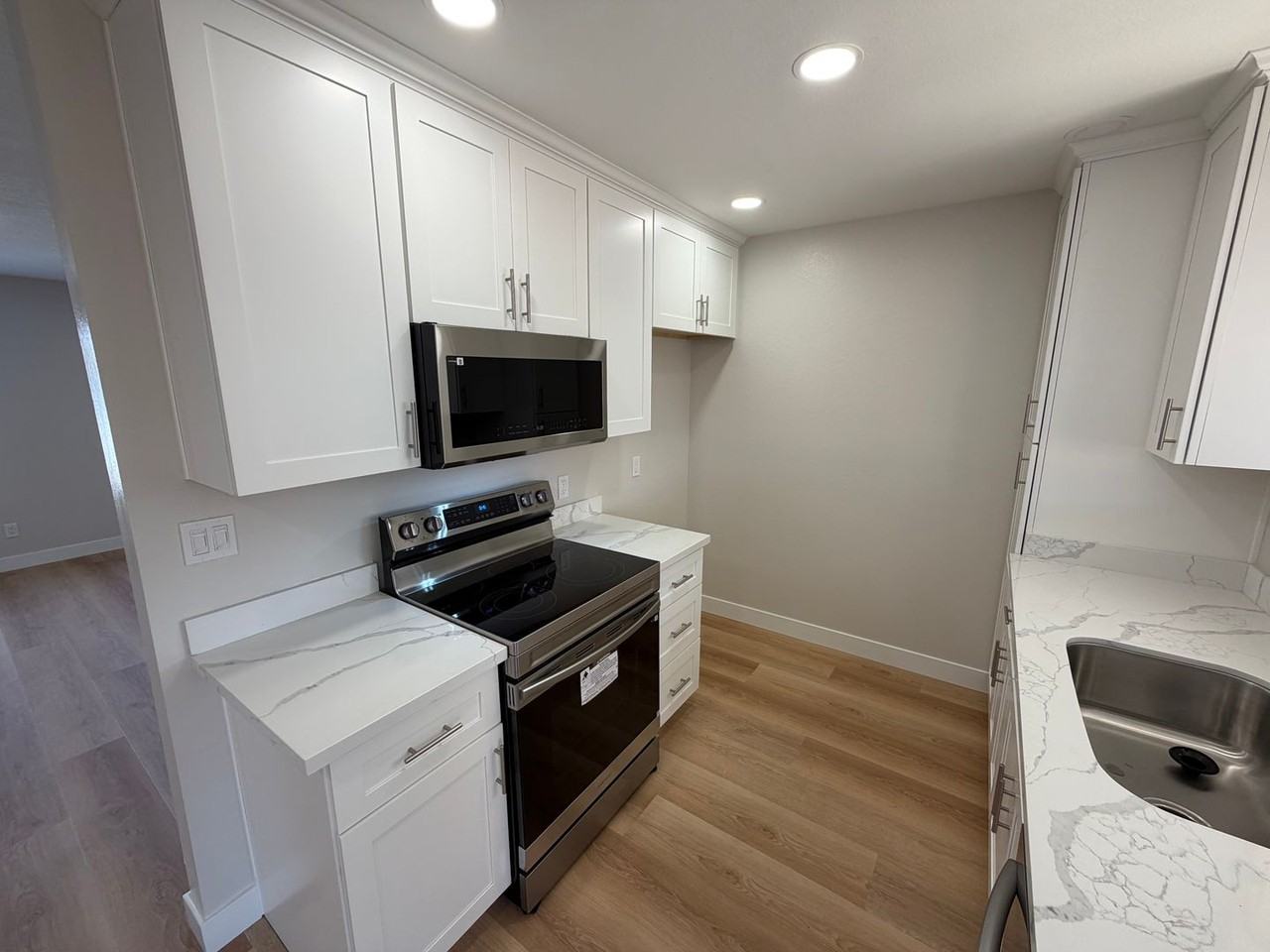 58 Salisbury Dr - Photo 3 of 13