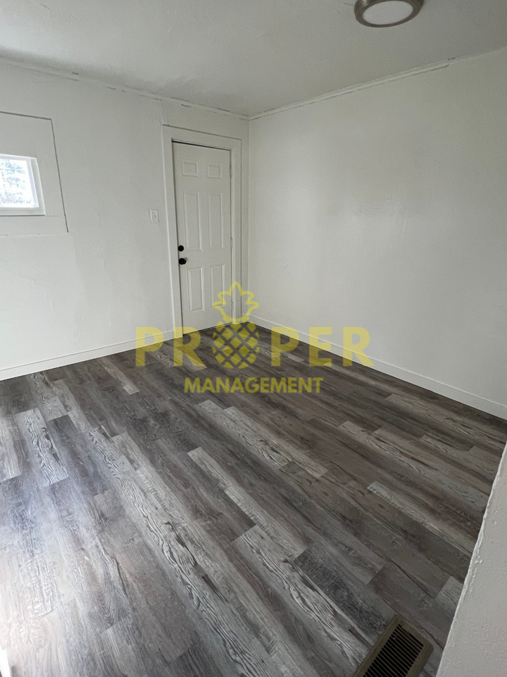 4530 Queens Ave - Photo 4 of 11