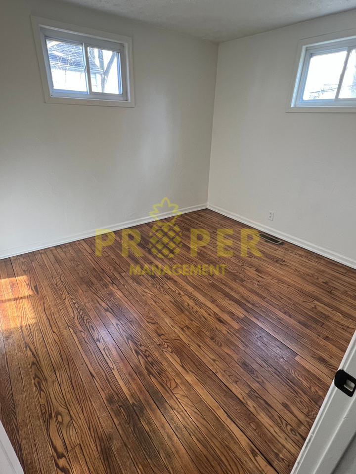 4530 Queens Ave - Photo 5 of 11