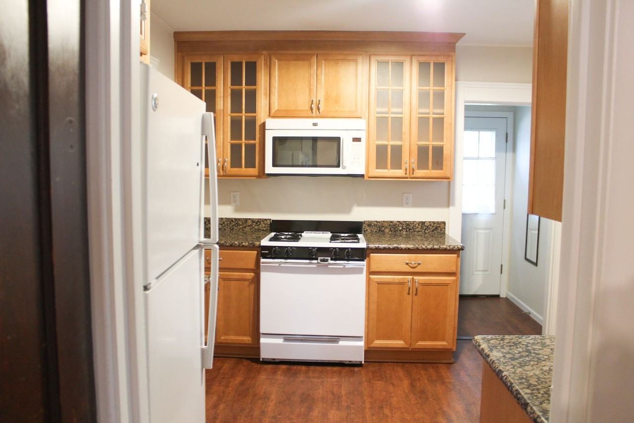 1127 Drake St - Photo 3 of 31