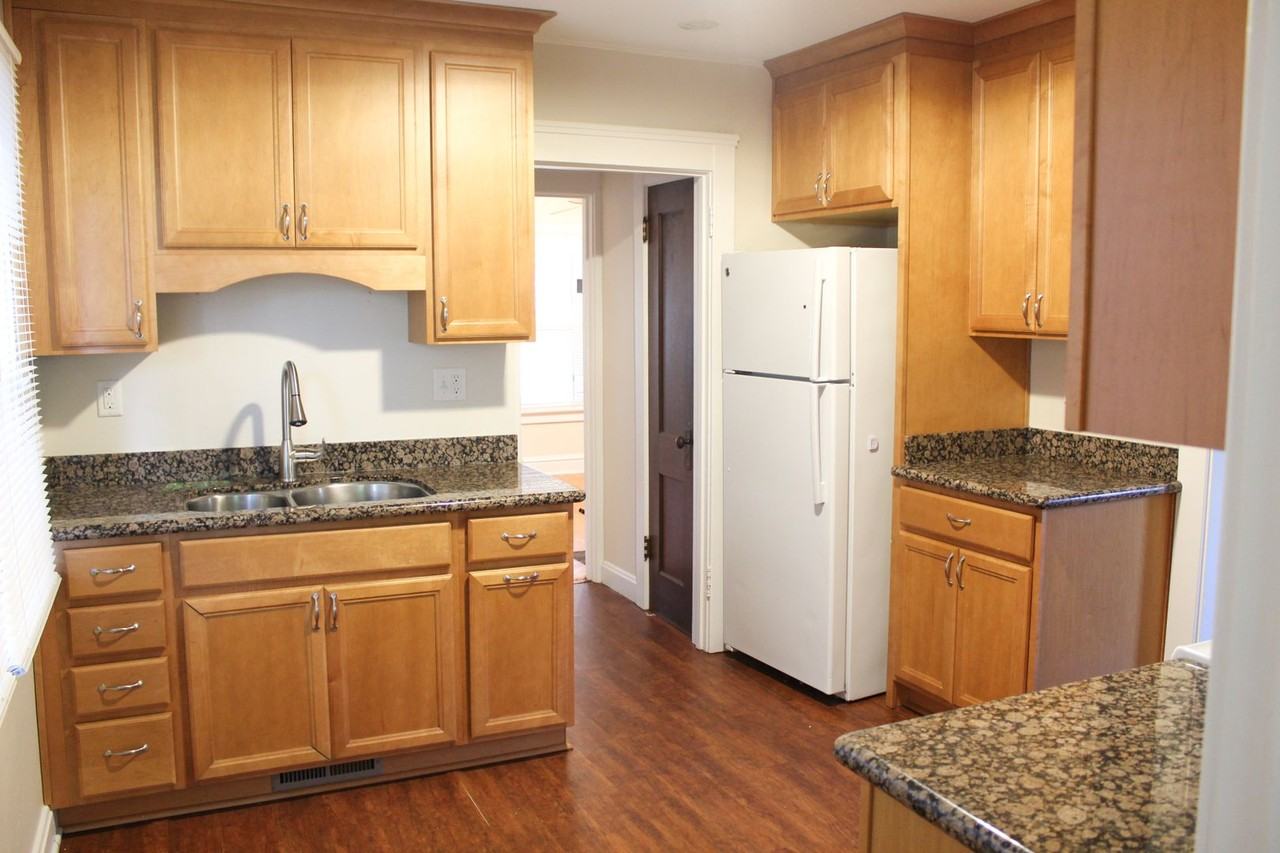 1127 Drake St - Photo 4 of 31