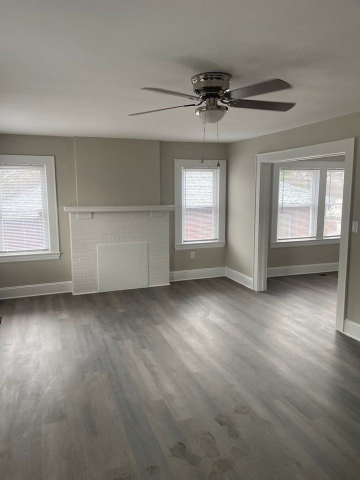 207 Clayton St - Photo 2 of 10