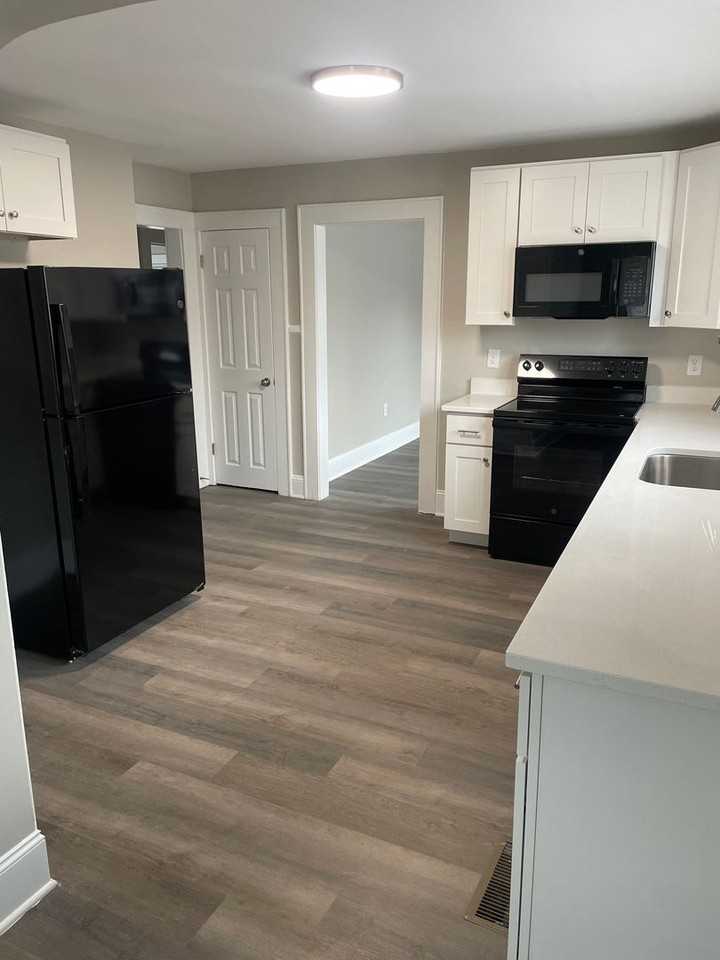 207 Clayton St - Photo 5 of 10