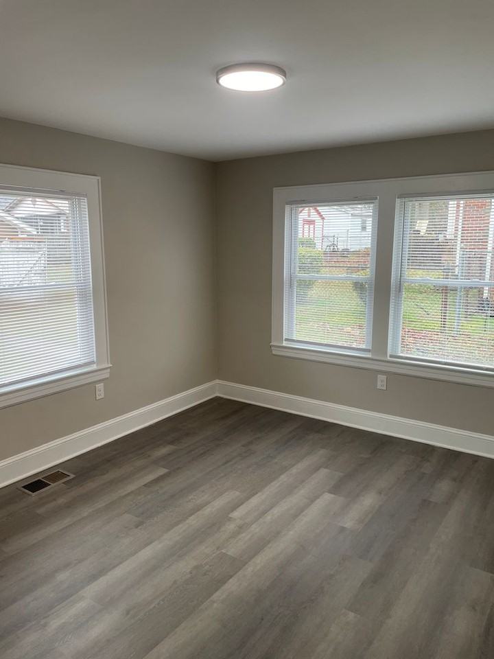 207 Clayton St - Photo 6 of 10