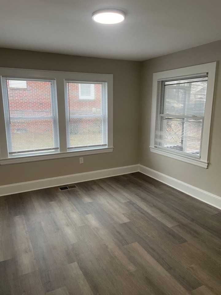 207 Clayton St - Photo 7 of 10