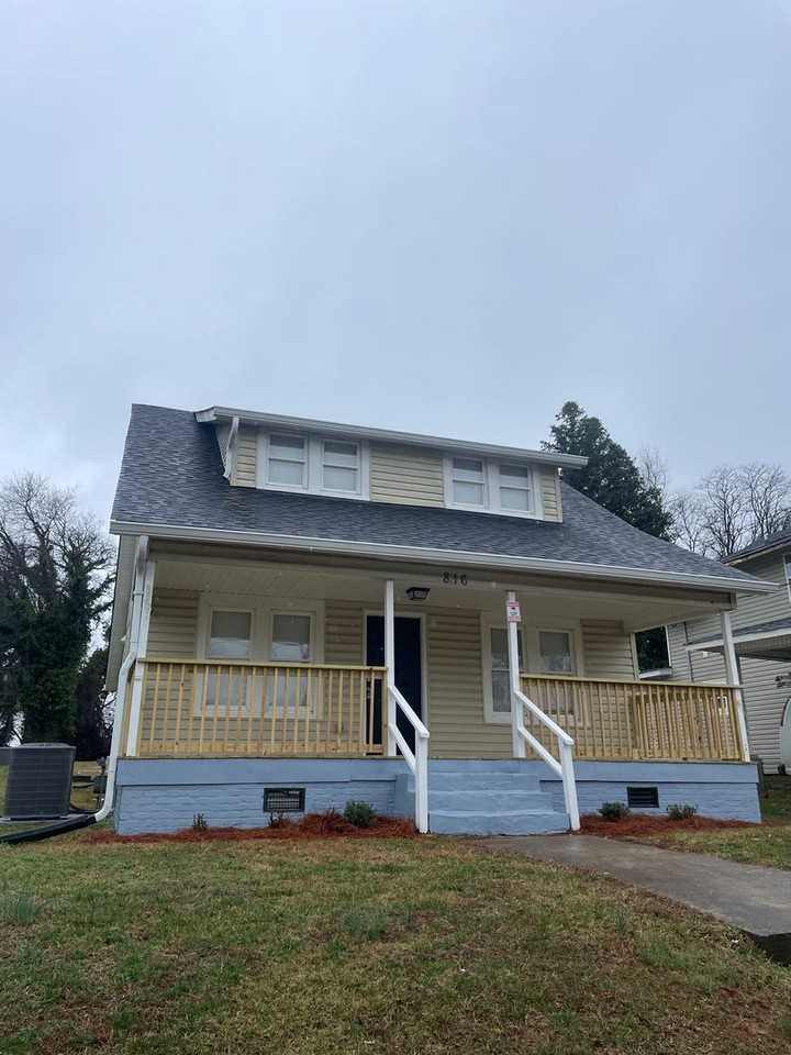 816 Efird St - Photo 2 of 13