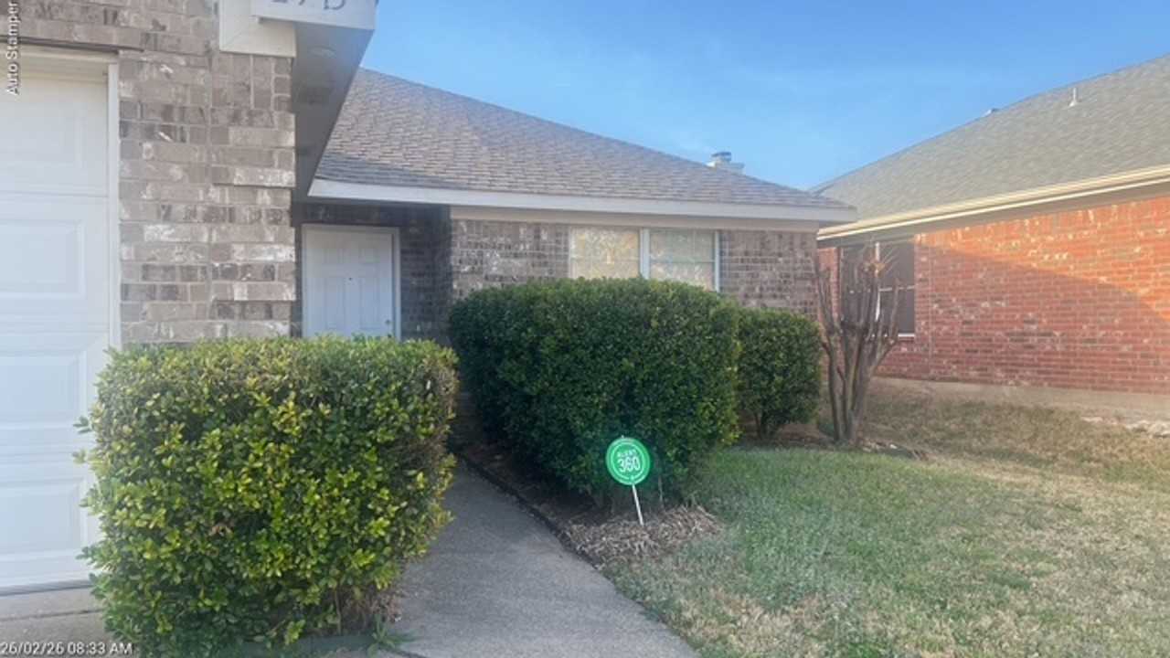 2913 Vicksburg Ln - Photo 2 of 39