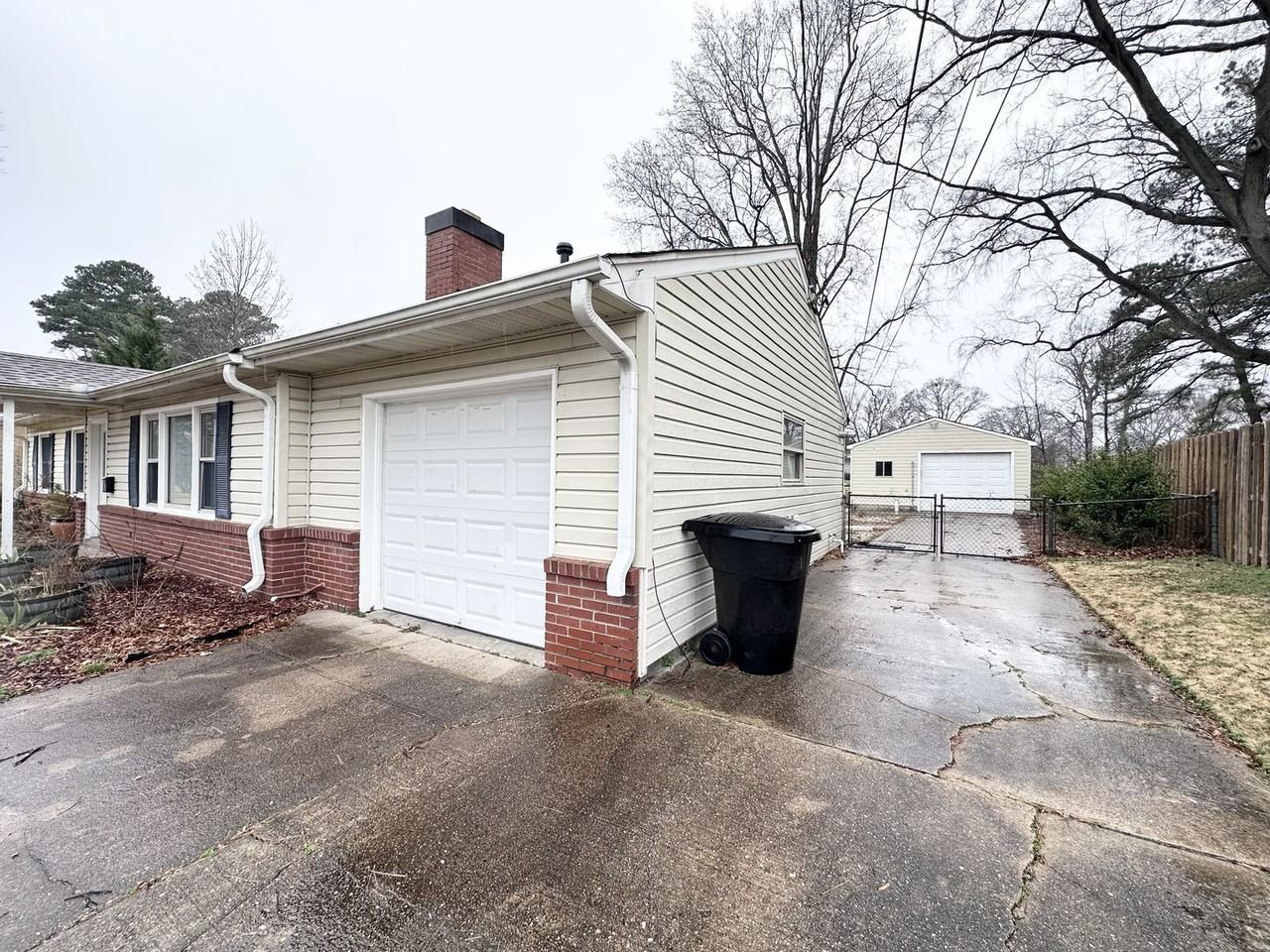 4436 Hinsdale St - Photo 2 of 24