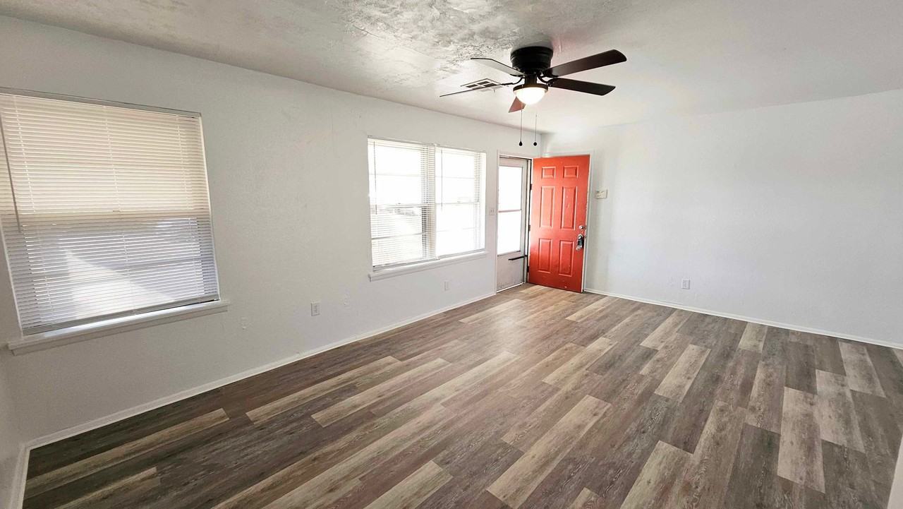 3633 Se 27th St - Photo 5 of 22