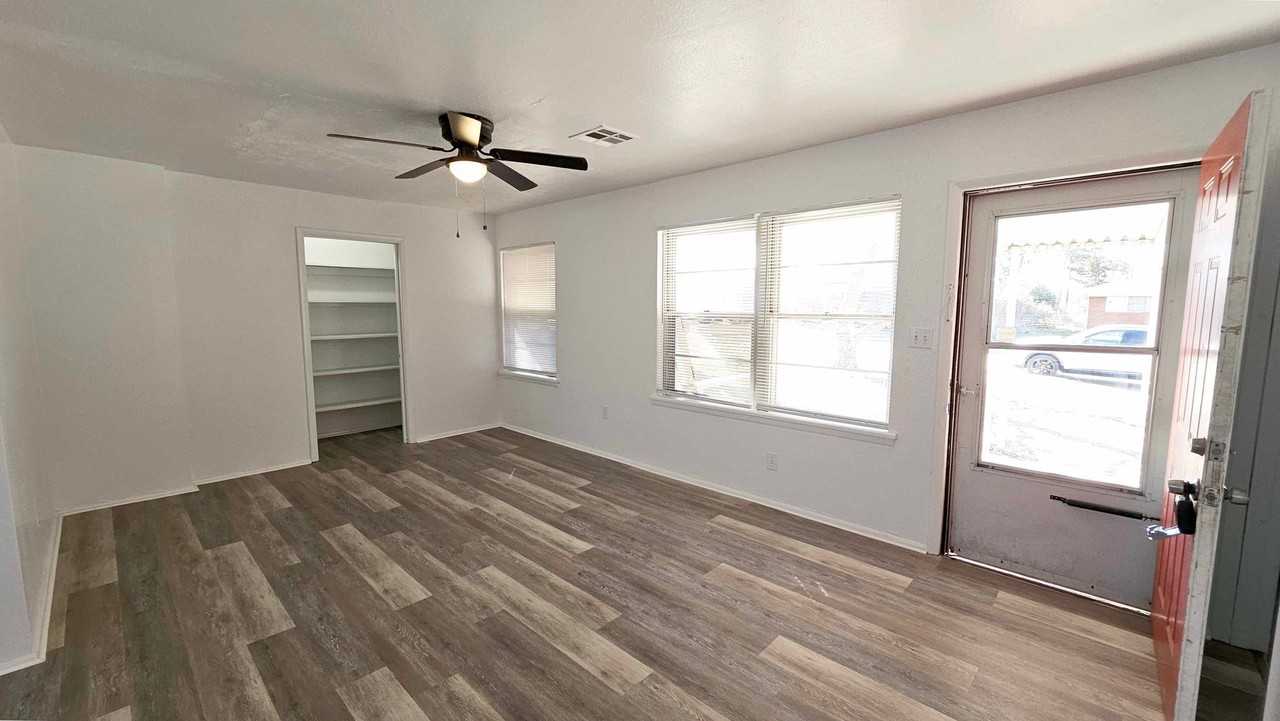 3633 Se 27th St - Photo 6 of 22