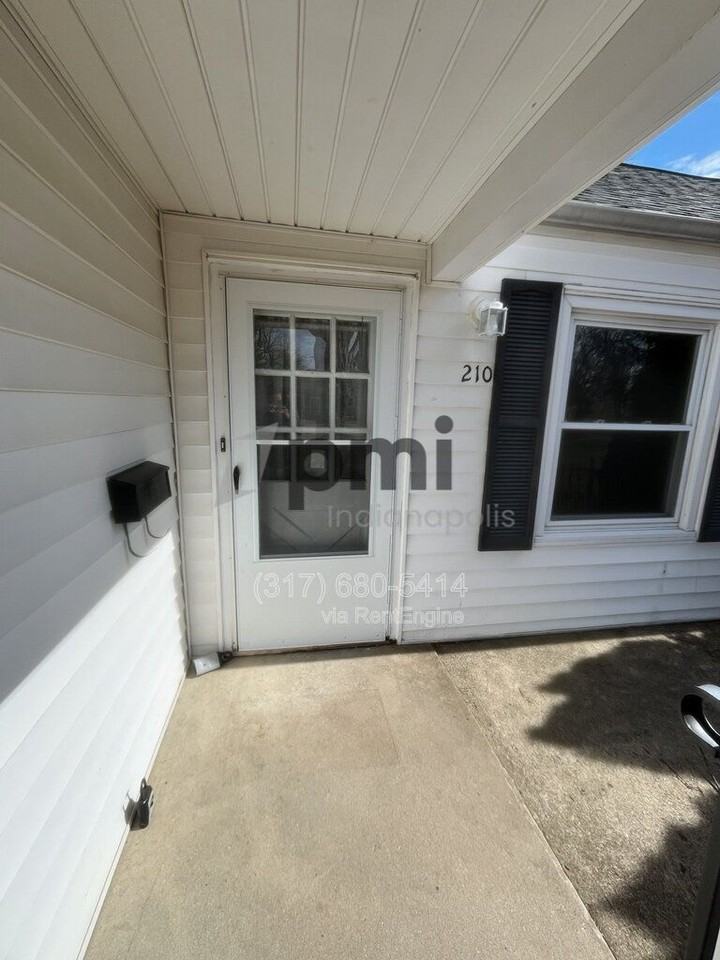 210 Donnelly Dr - Photo 4 of 29