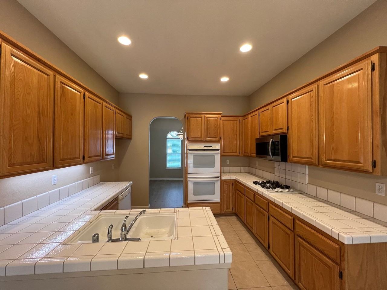 1093 Brock Cir - Photo 5 of 18