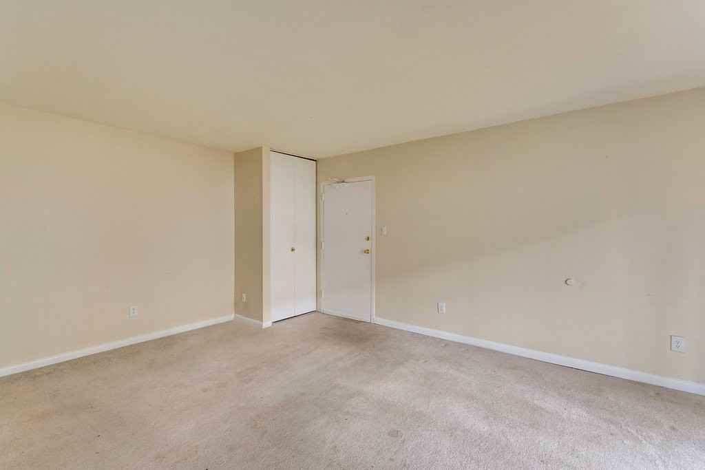 535 Burgoyne Rd #5 - Photo 5 of 7