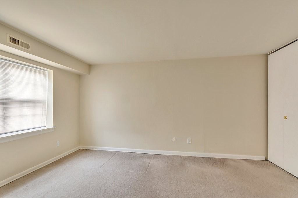 535 Burgoyne Rd #5 - Photo 6 of 7