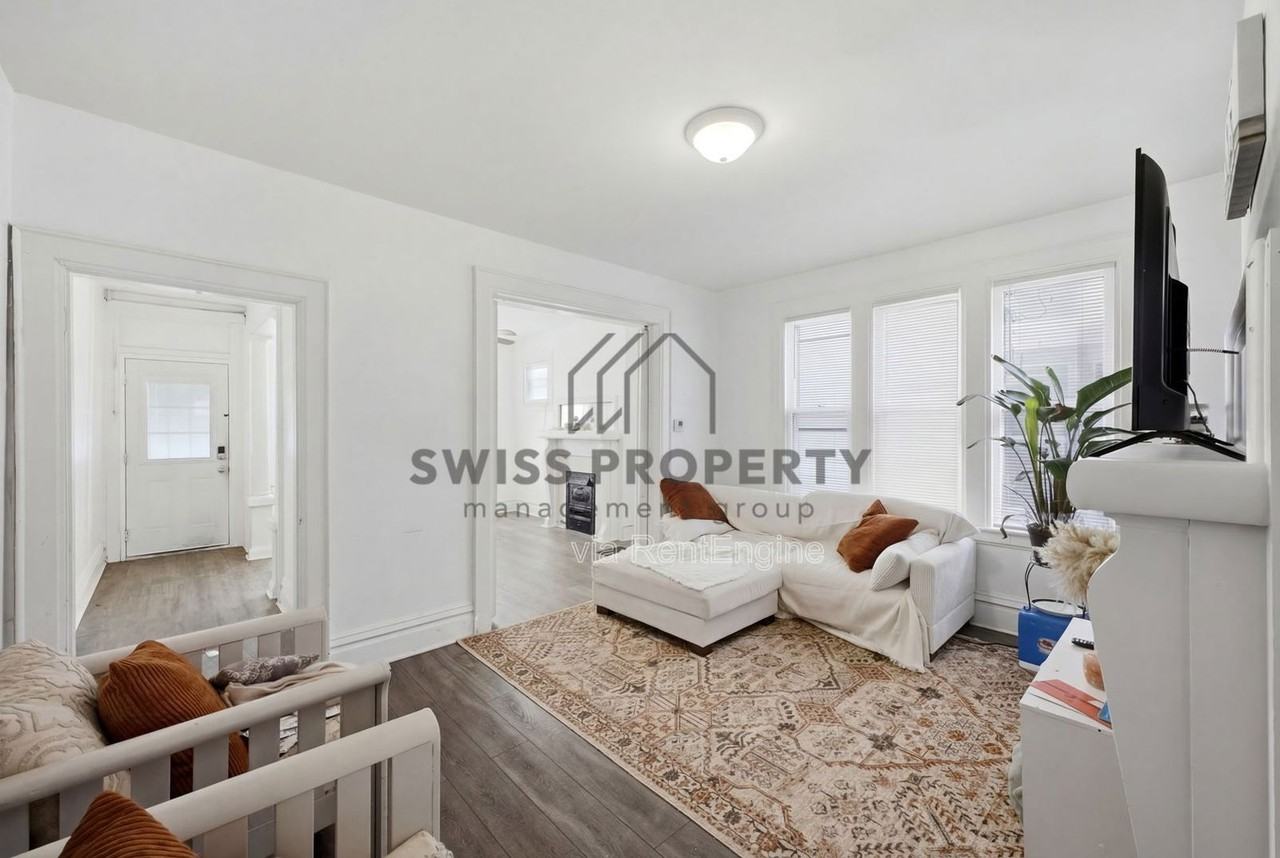 2211 Summit St - Photo 7 of 27