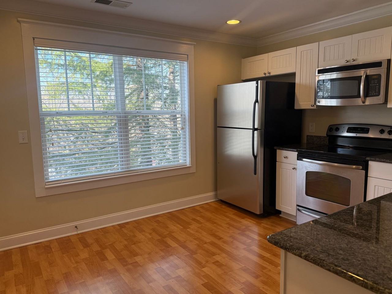 1830 Candlewood Ct - Photo 3 of 19