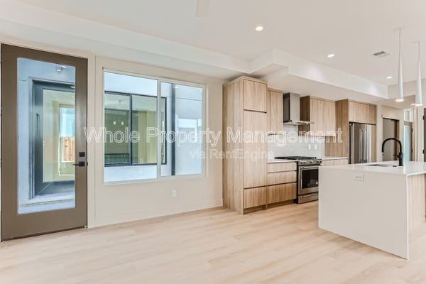 2321 S High St - Photo 5 of 28