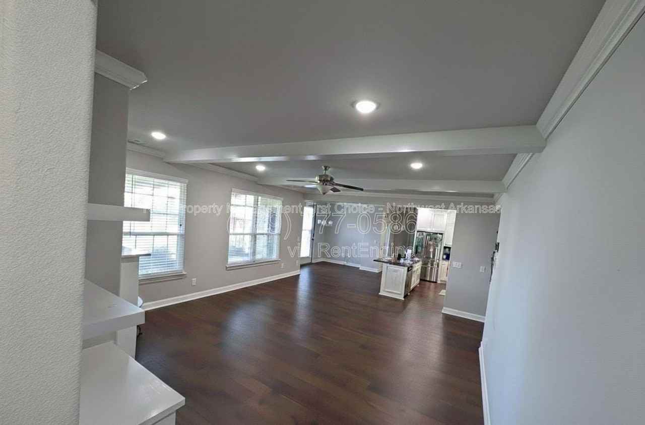 431 Linda Ln - Photo 3 of 17