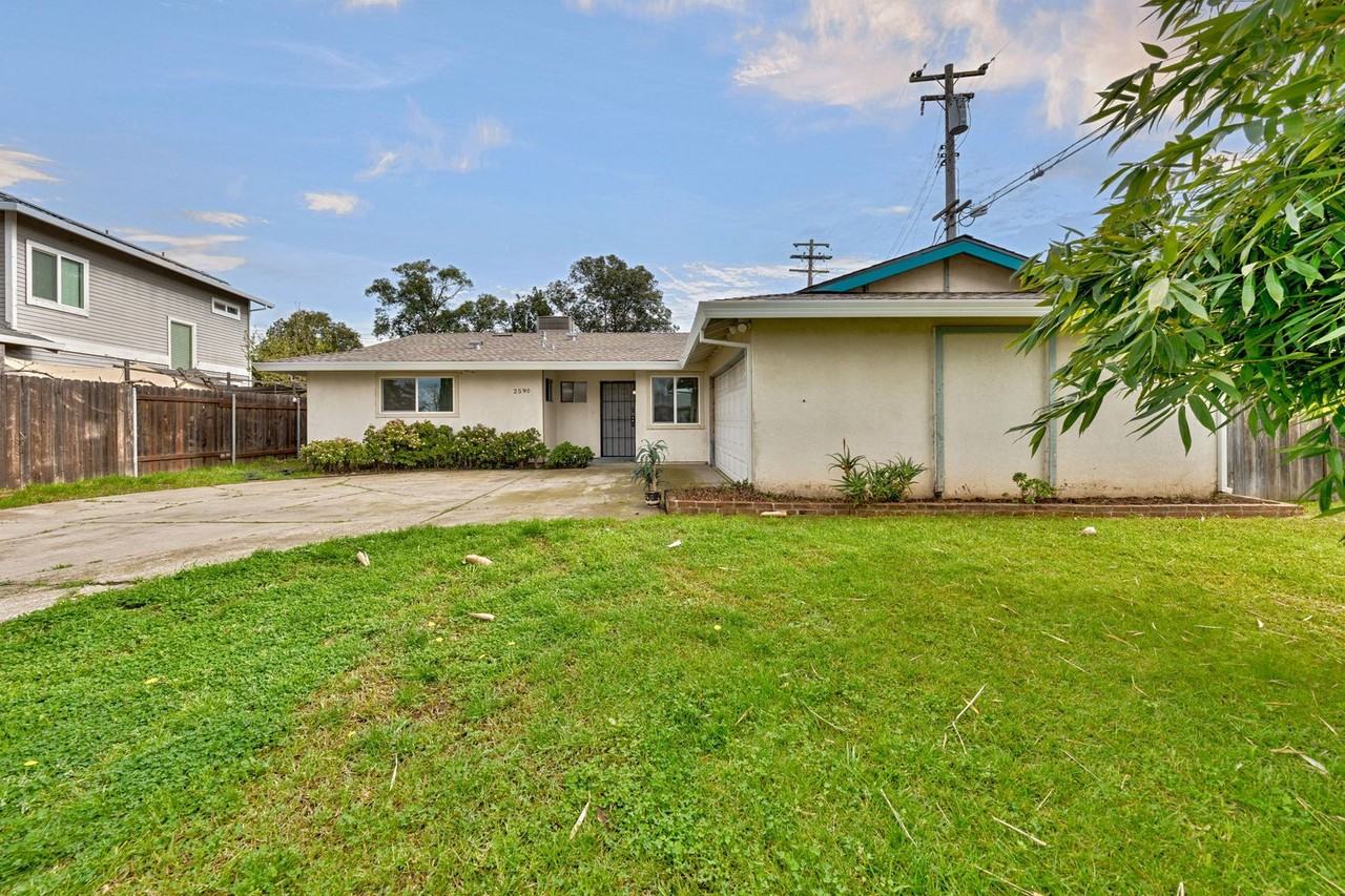 2590 Cheryl Way - Photo 2 of 31