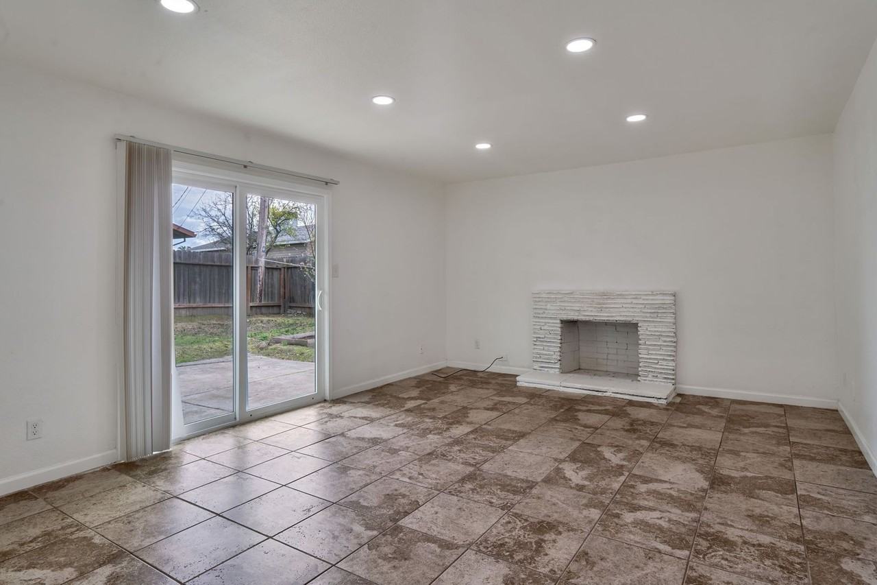 2590 Cheryl Way - Photo 6 of 31