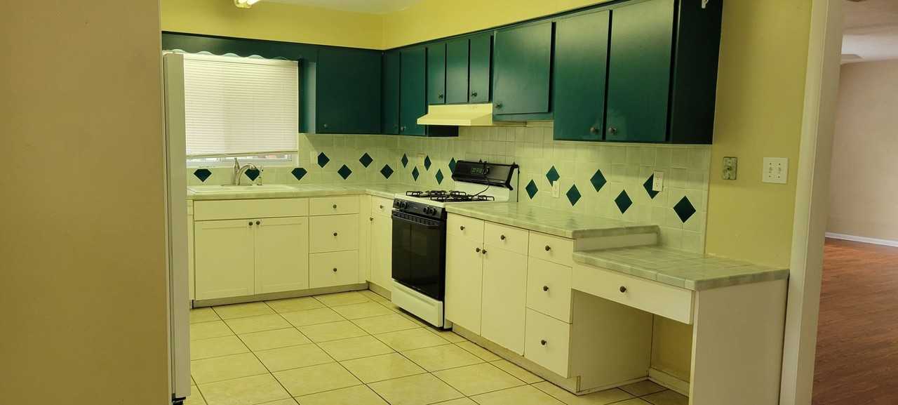 2201 Nw 36th Dr - Photo 3 of 34