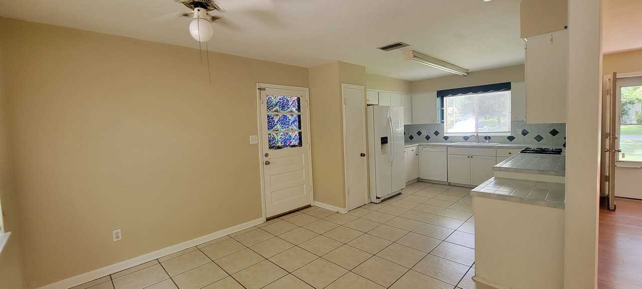 2201 Nw 36th Dr - Photo 6 of 34