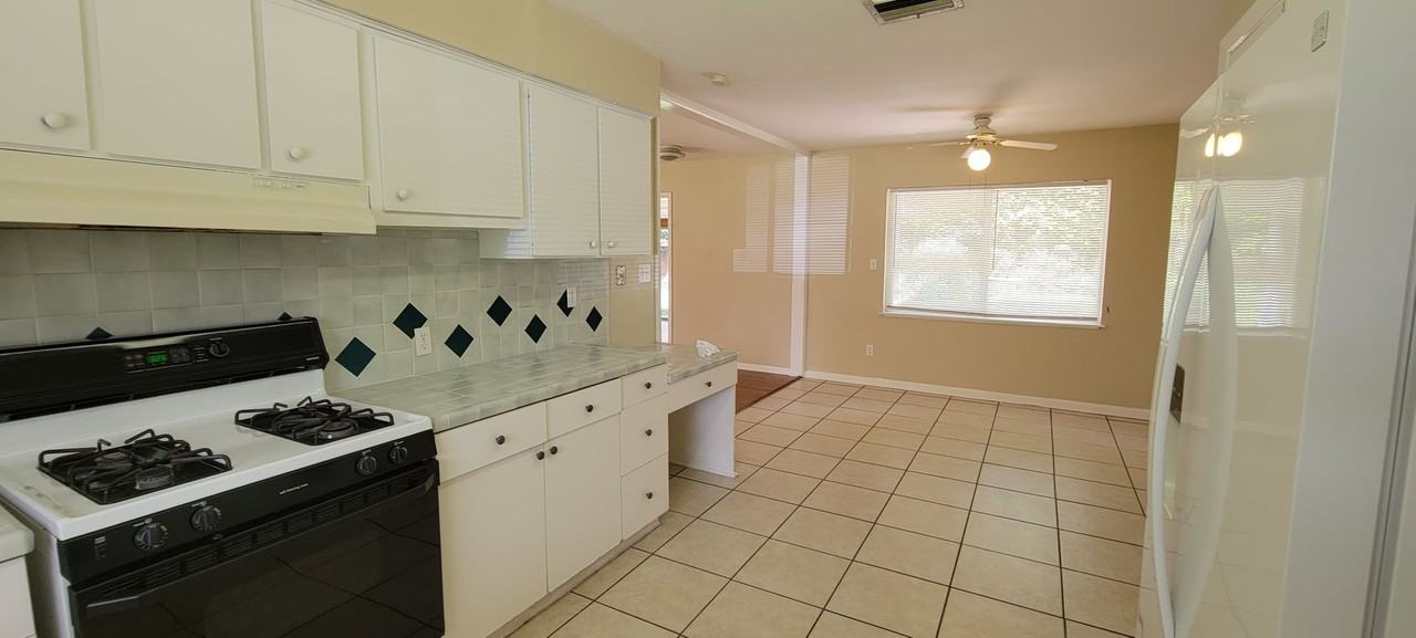 2201 Nw 36th Dr - Photo 7 of 34