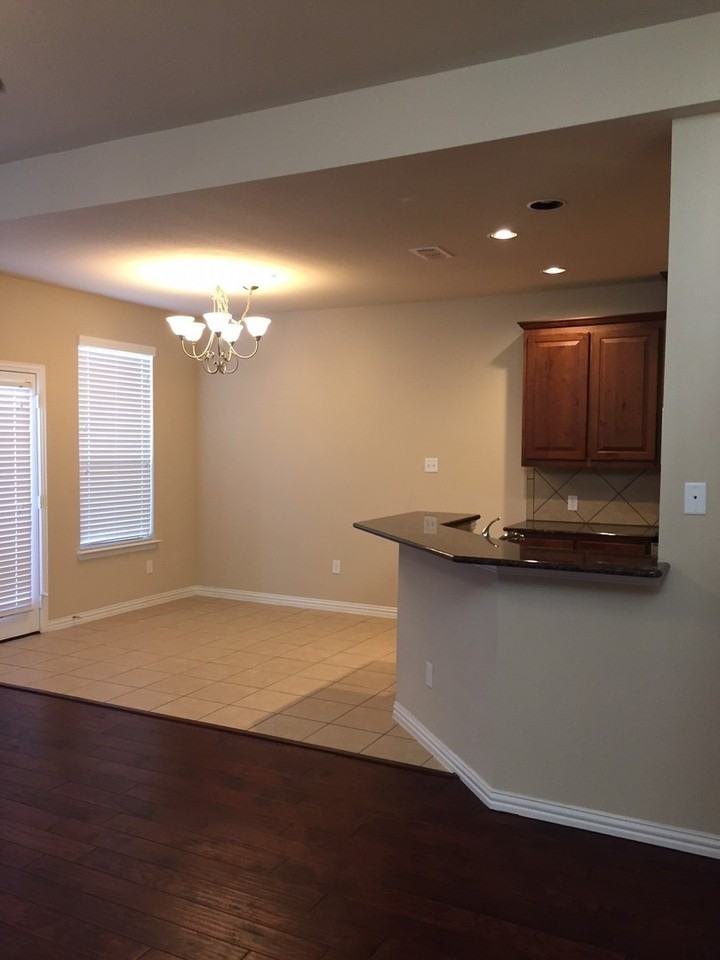243 Sherburne St - Photo 4 of 6