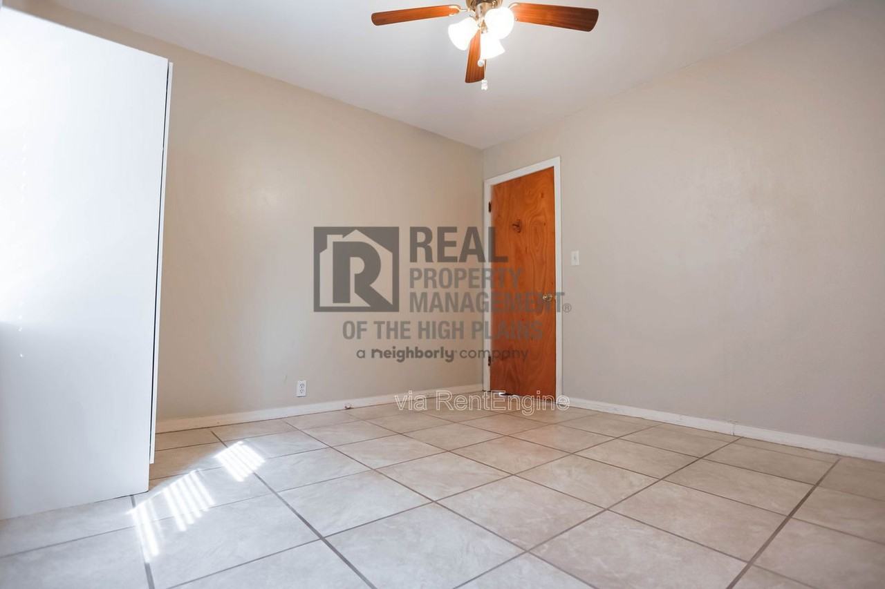 1542 Parr St - Photo 3 of 18