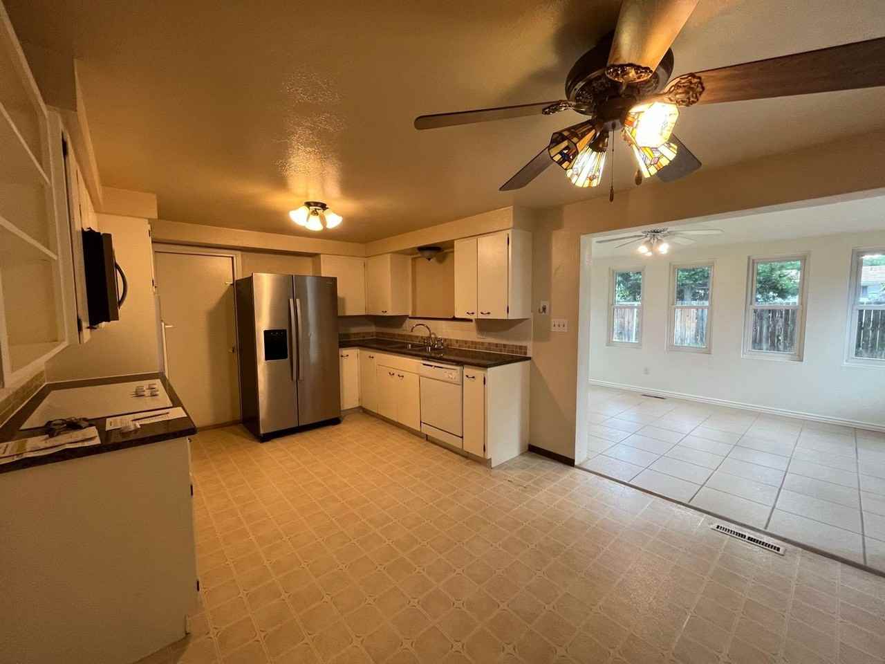 1005 Hahn Ct - Photo 5 of 16