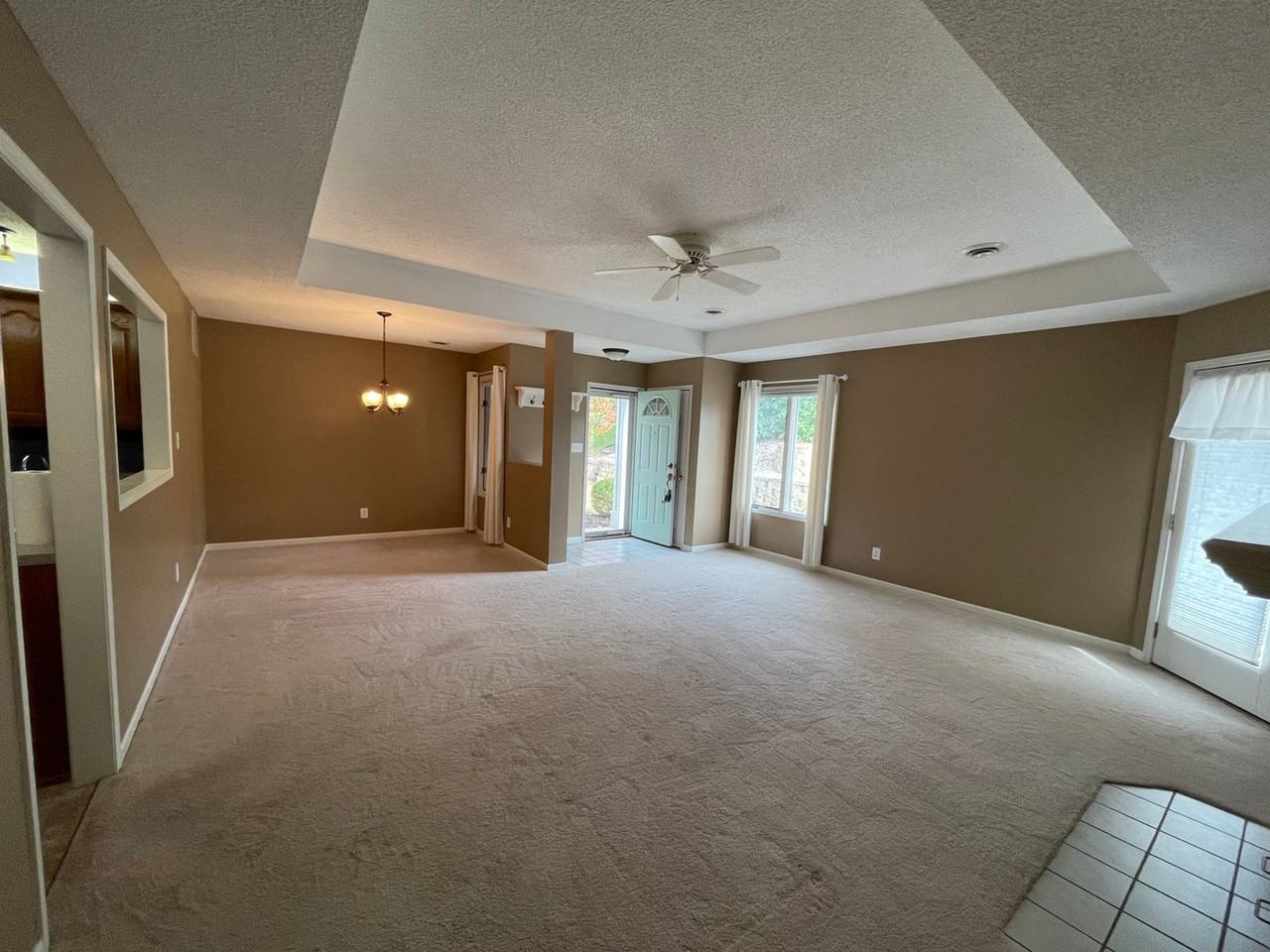 2002 Estella Dr - Photo 4 of 15